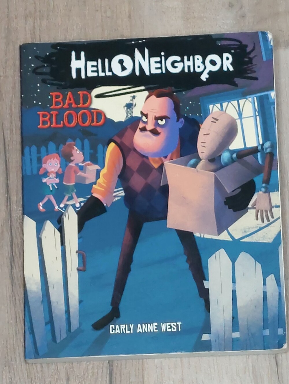 Hello Neighbor. Paperback Book 📖 - Picture 4 of 16